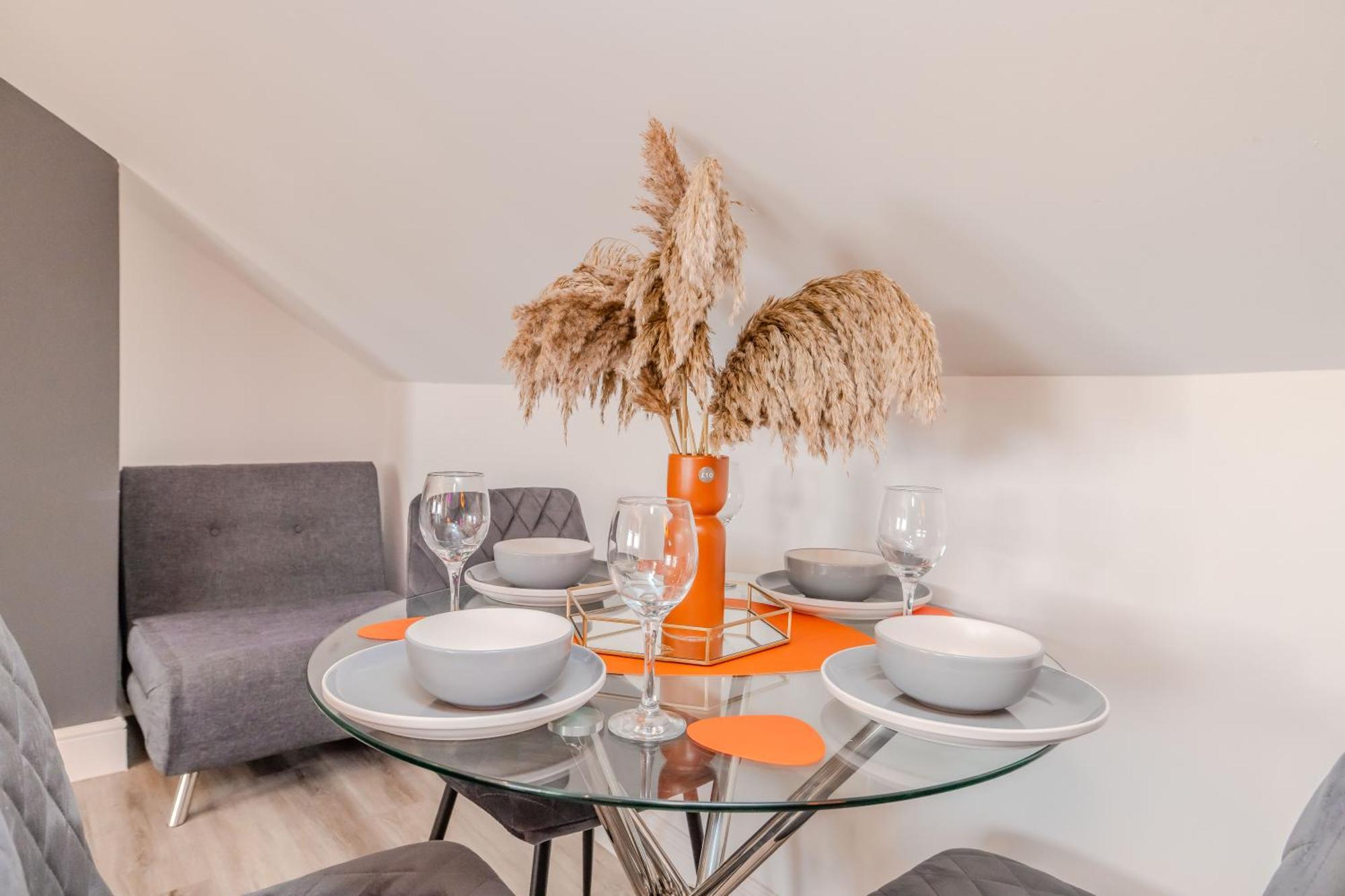 Luxe City Living L 2-Bedroom Flat With Free Parking Брайтонн Экстерьер фото