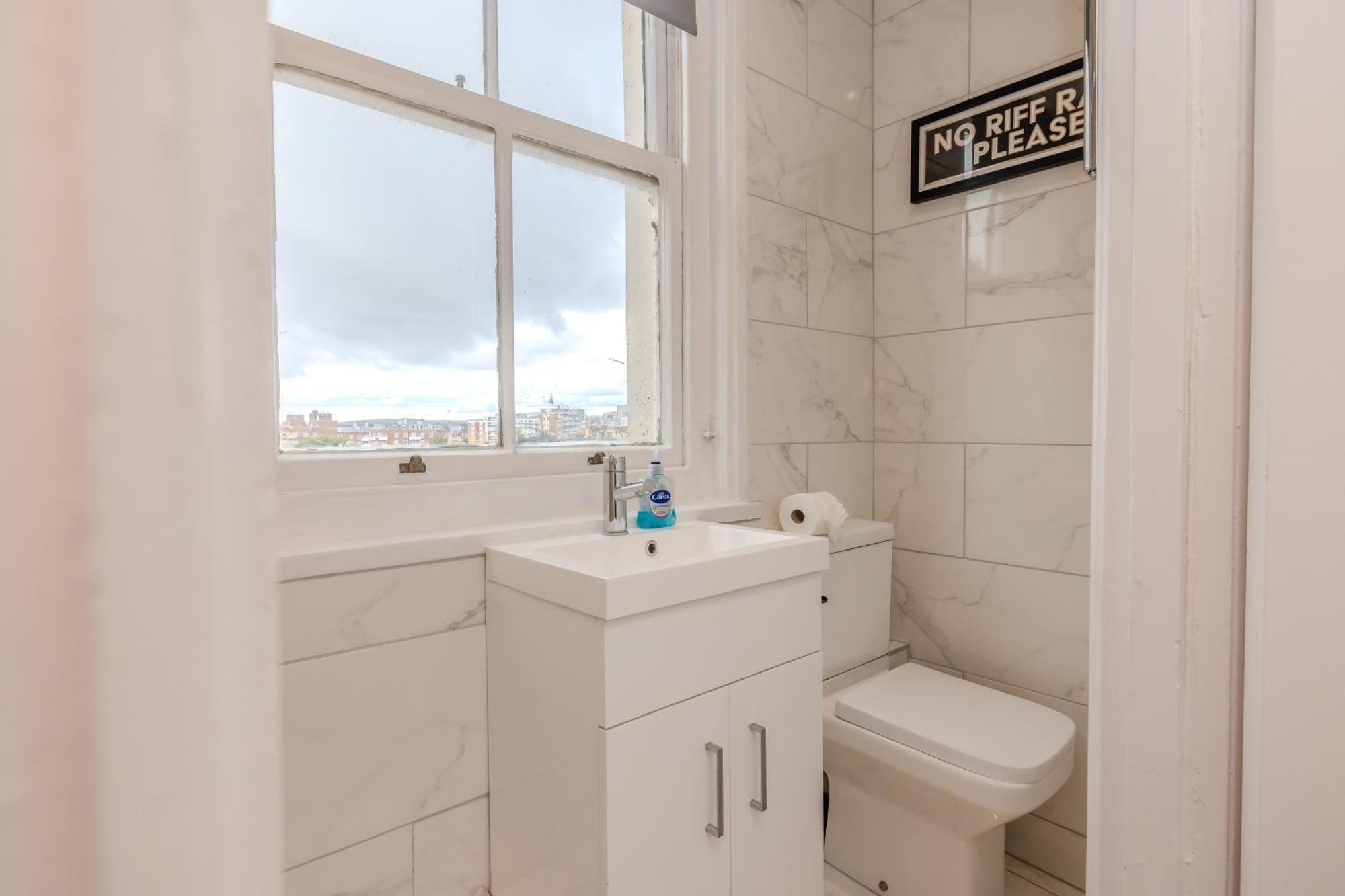 Luxe City Living L 2-Bedroom Flat With Free Parking Брайтонн Экстерьер фото