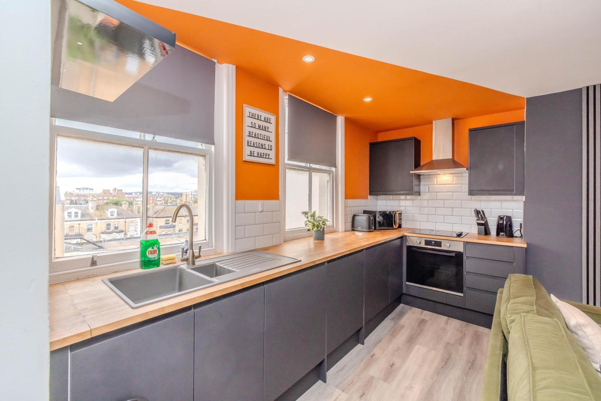 Luxe City Living L 2-Bedroom Flat With Free Parking Брайтонн Экстерьер фото